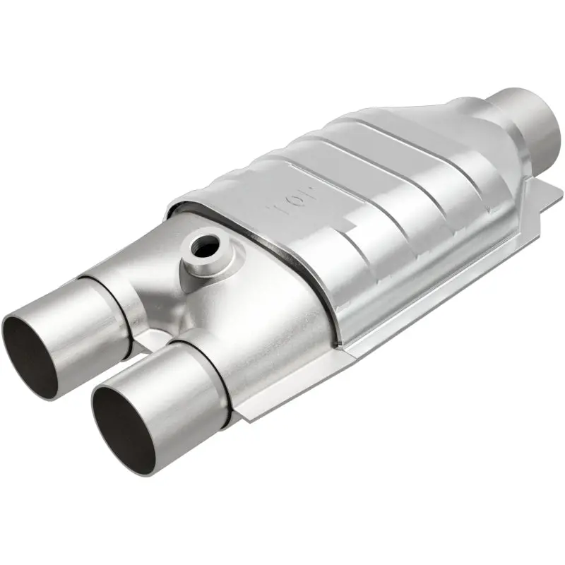 Magnaflow 2.5In 2In S D Caobdii Universal Converter For 1996-2000 Chevrolet Express, Gmc Savana, And 1996-2001 Dodge Ram Models 1