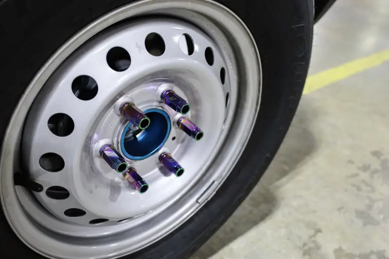 Mishimoto Aluminum Lug Nuts Set M12x1.5 27Pc Neo Chrome - Ford Bronco 2